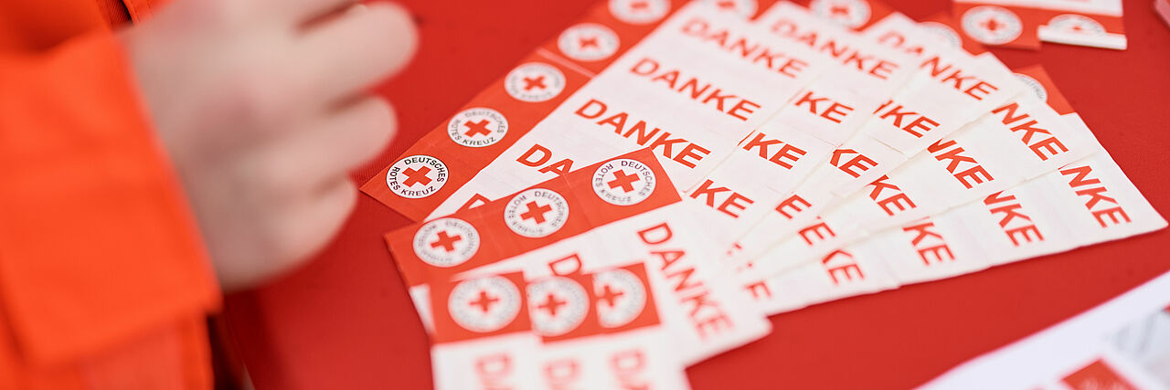 Pflaster vom DRK mit der Aufschrift "Danke"