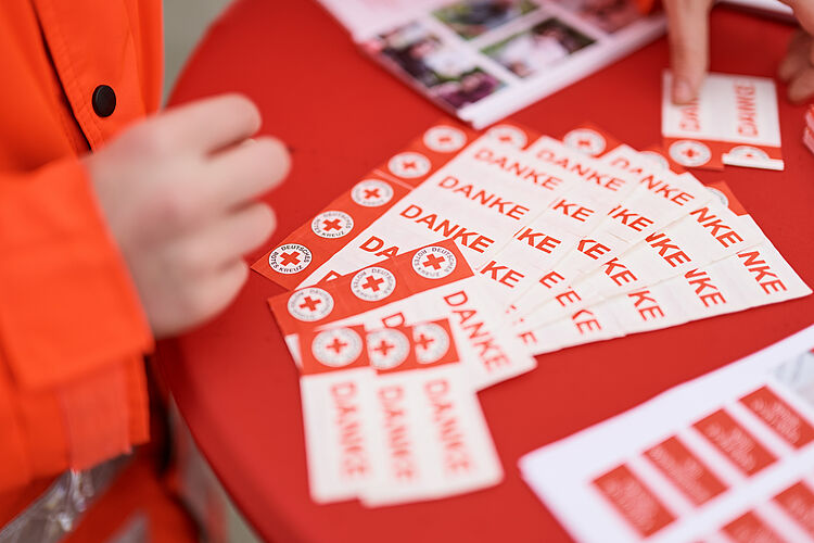 Pflaster vom DRK mit der Aufschrift "Danke"