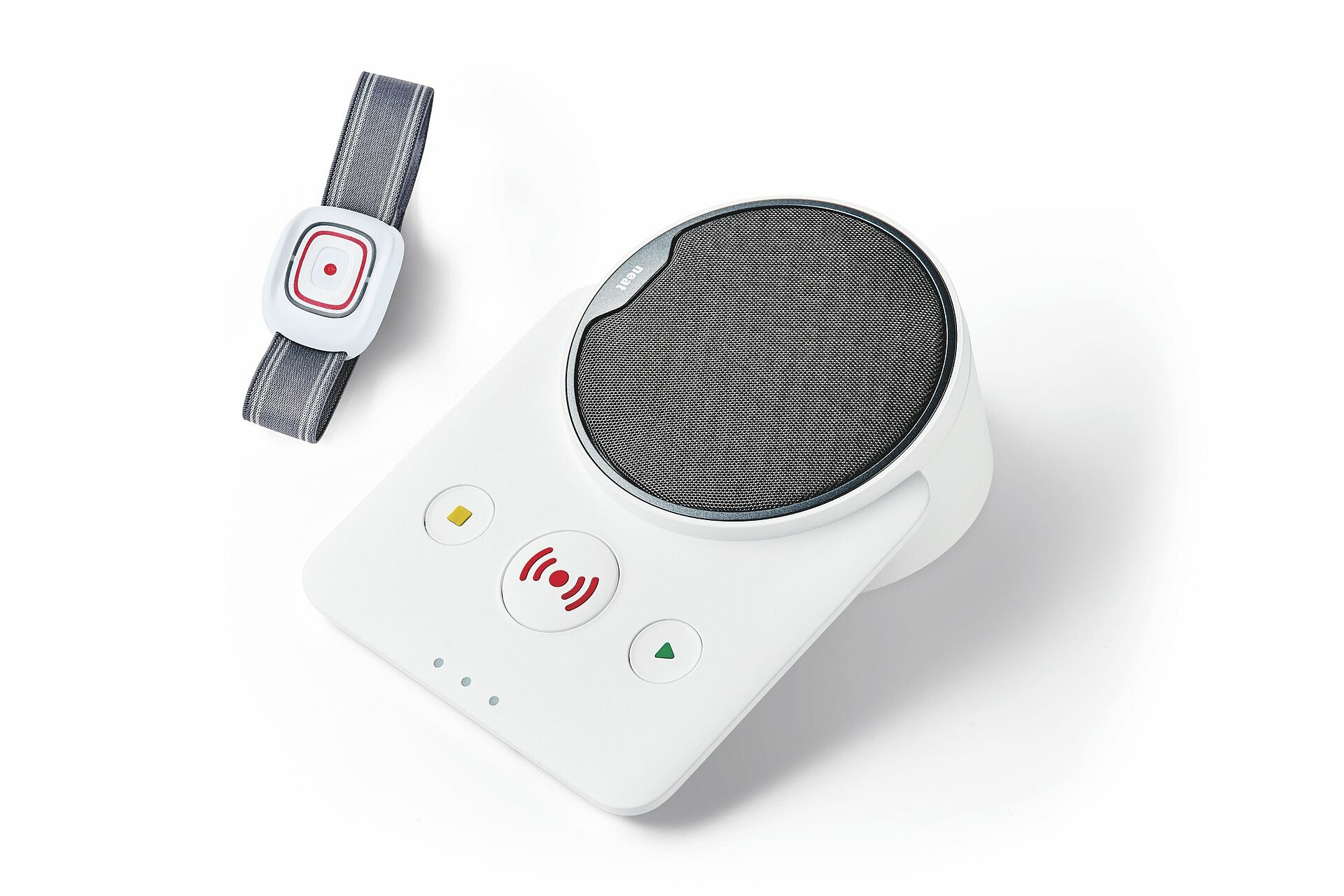 Abbildung des klassischen DRK-Hausnotrufs-Gerät, bestehend aus einer Basisstation mit rundem Lautsprecher sowie einem mobilen Sender, der als Armband getragen werden kann.