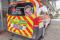 Kindernotarzteinsatzfahrzueg von hinten